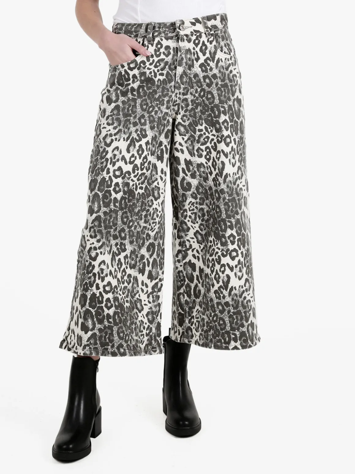 Baseventi Pantaloni donna animalier a gamba larga