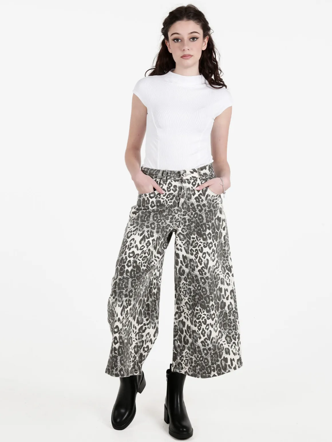 Baseventi Pantaloni donna animalier a gamba larga