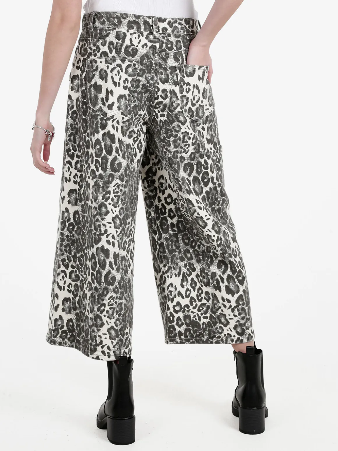 Baseventi Pantaloni donna animalier a gamba larga