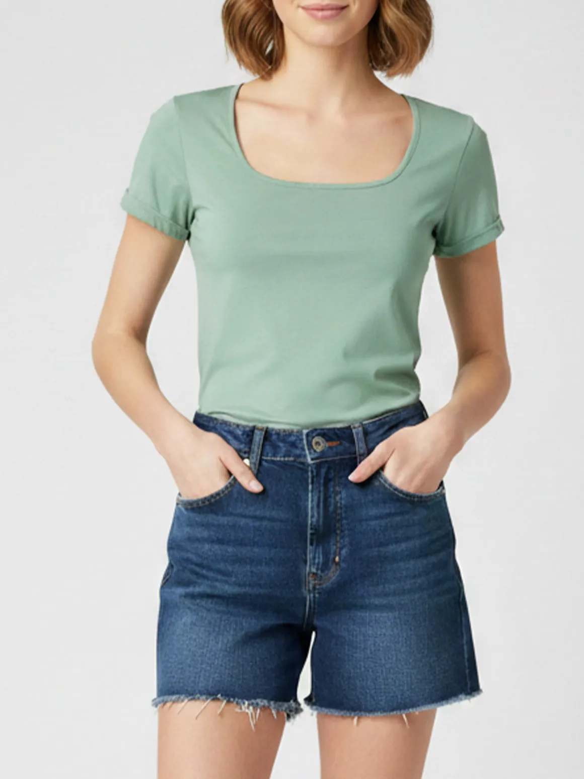 Essenziale Milano T-shirt da donna in cotone con scollo quadrato - verde chiaro