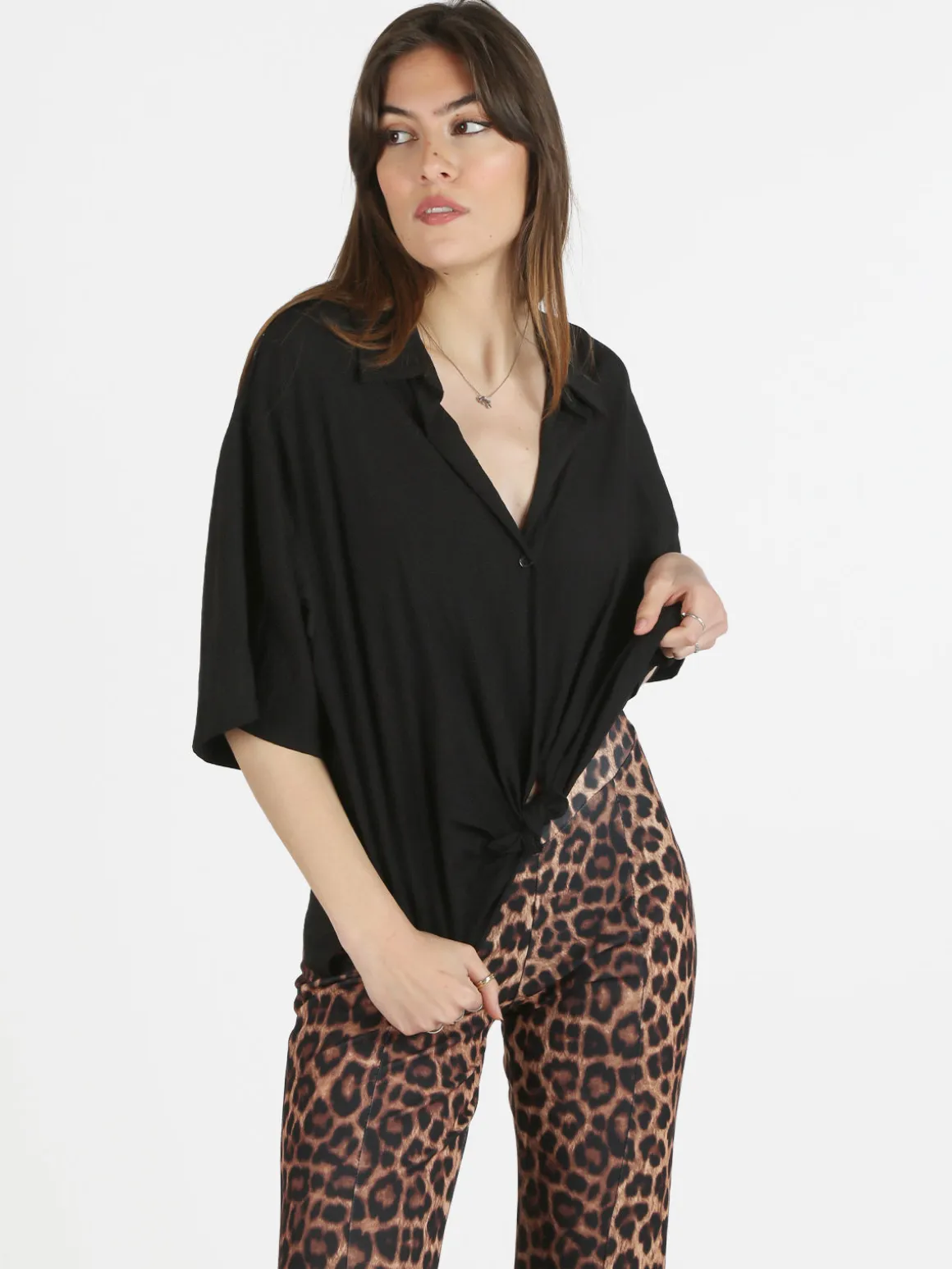 Floria Camicia donna oversize con nodo a maniche corte