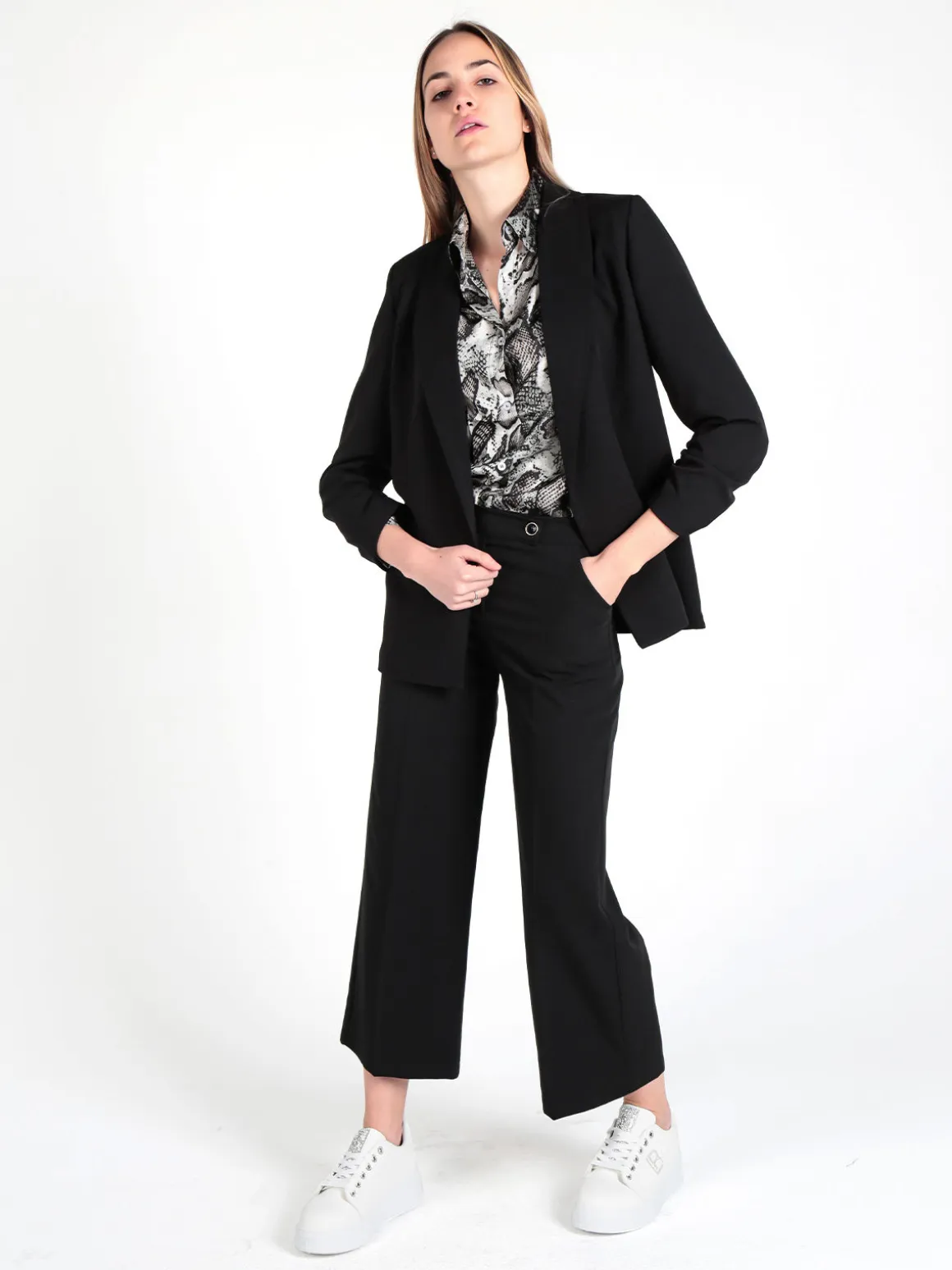 Frenetika Blazer donna aperto con maniche arricciate