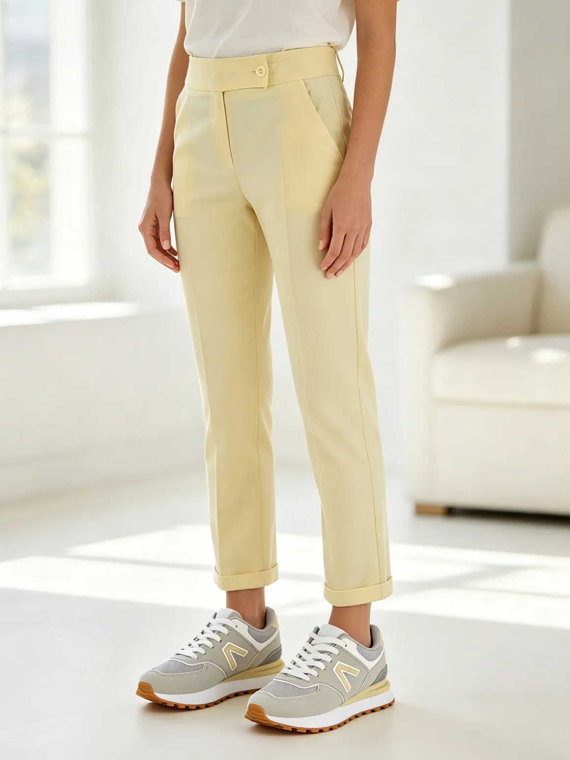 Frenetika Pantaloni donna a vita bassa con risvolto - giallo