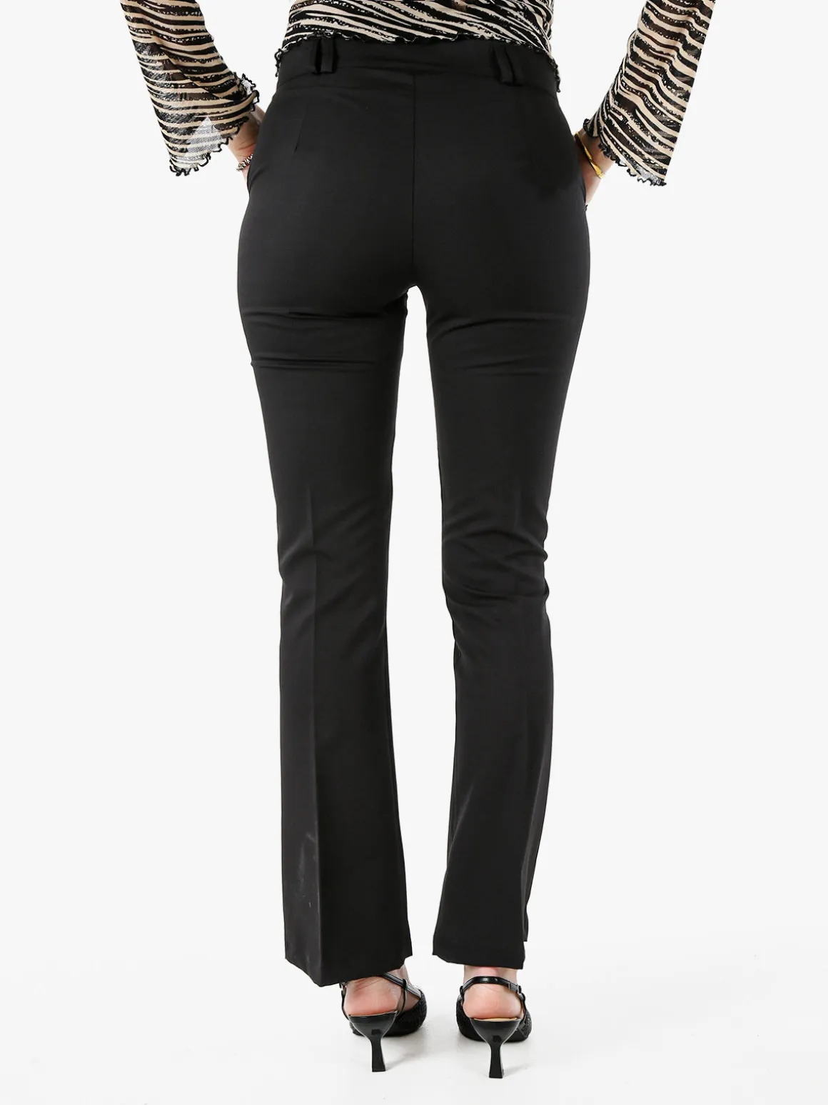 Frenetika Pantaloni eleganti da donna a zampa - nero