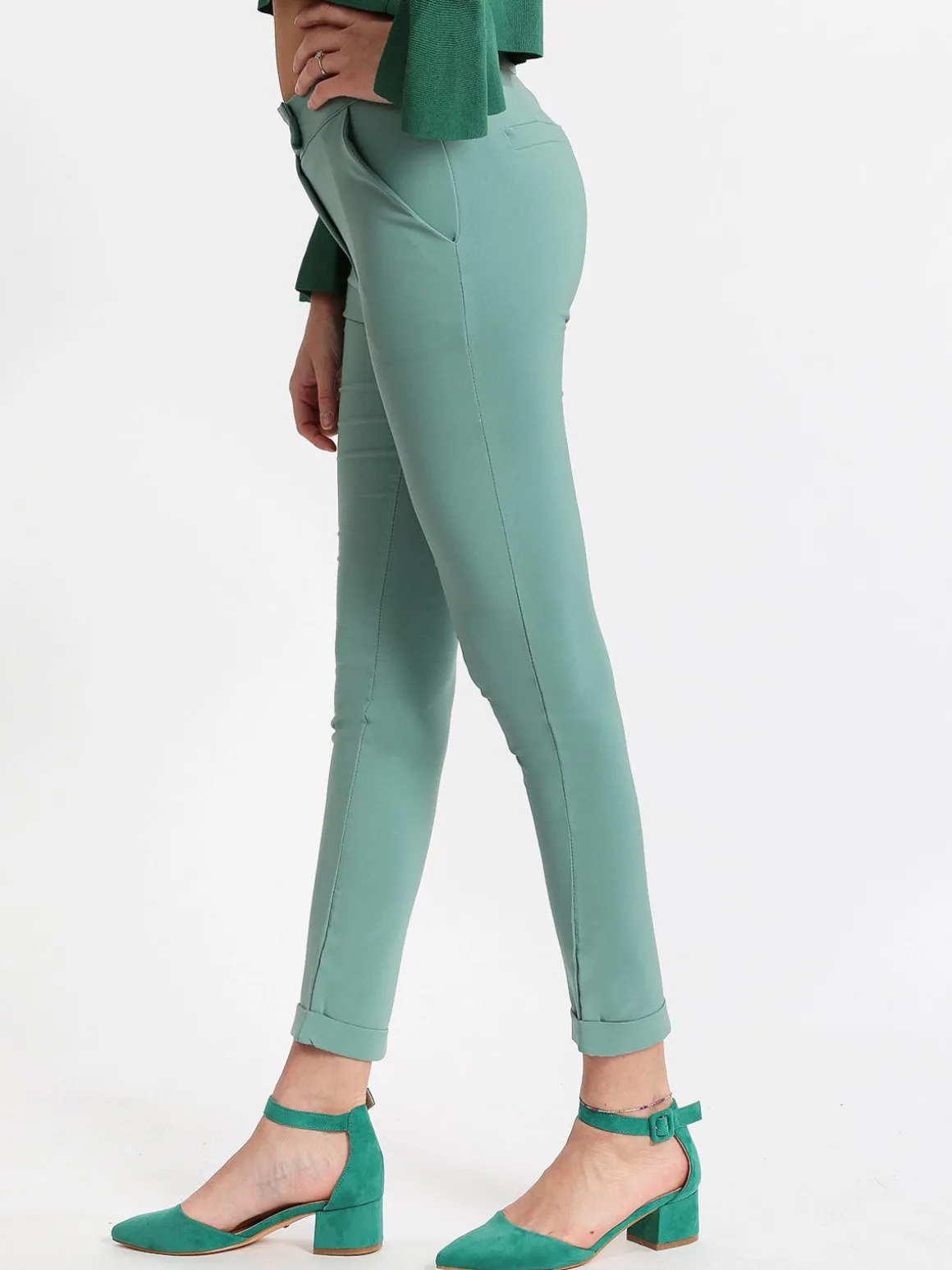 Frenetika Pantaloni eleganti con risvolto