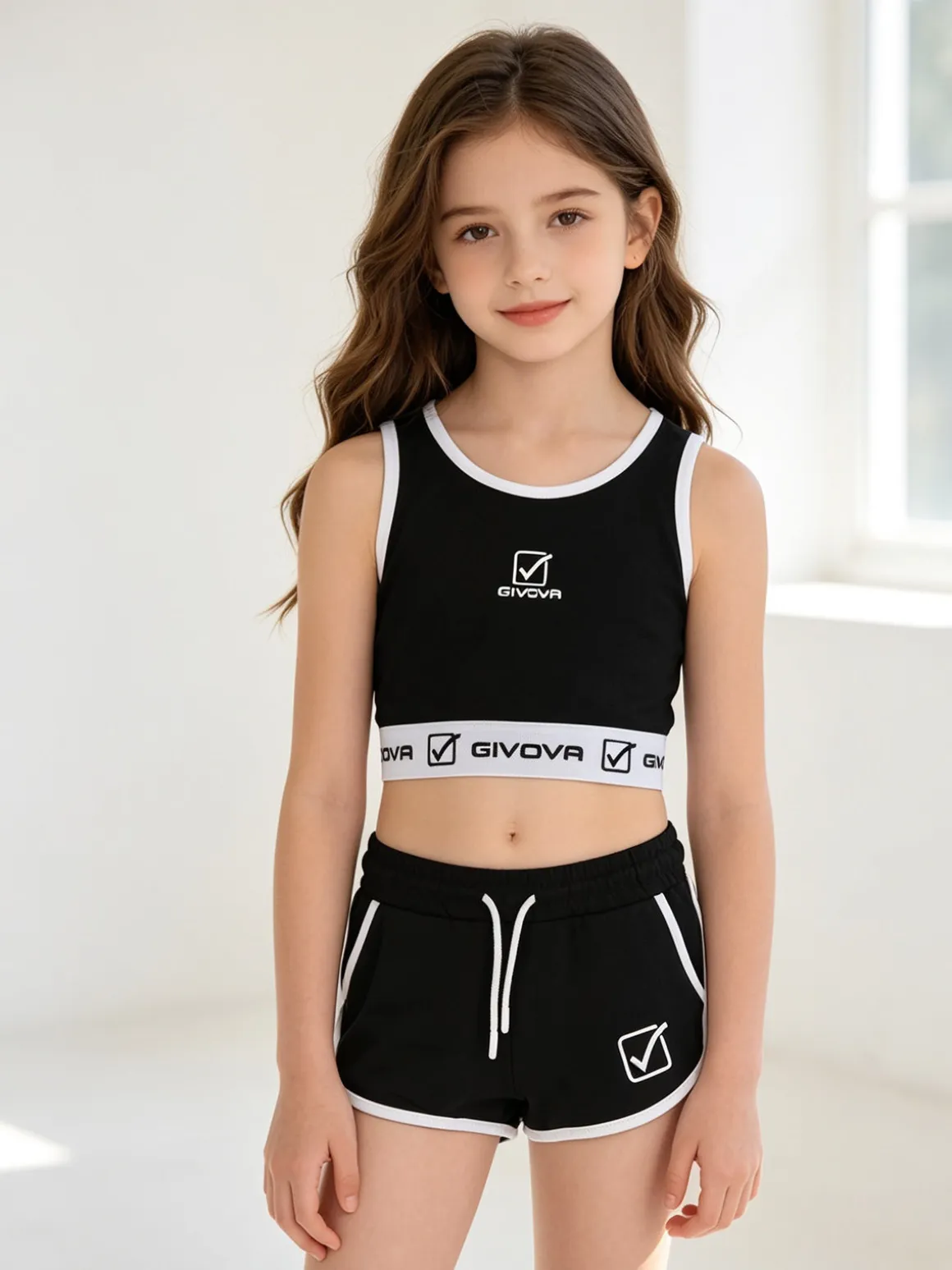 Givova Completo sportivo da ragazza con top e shorts - nero