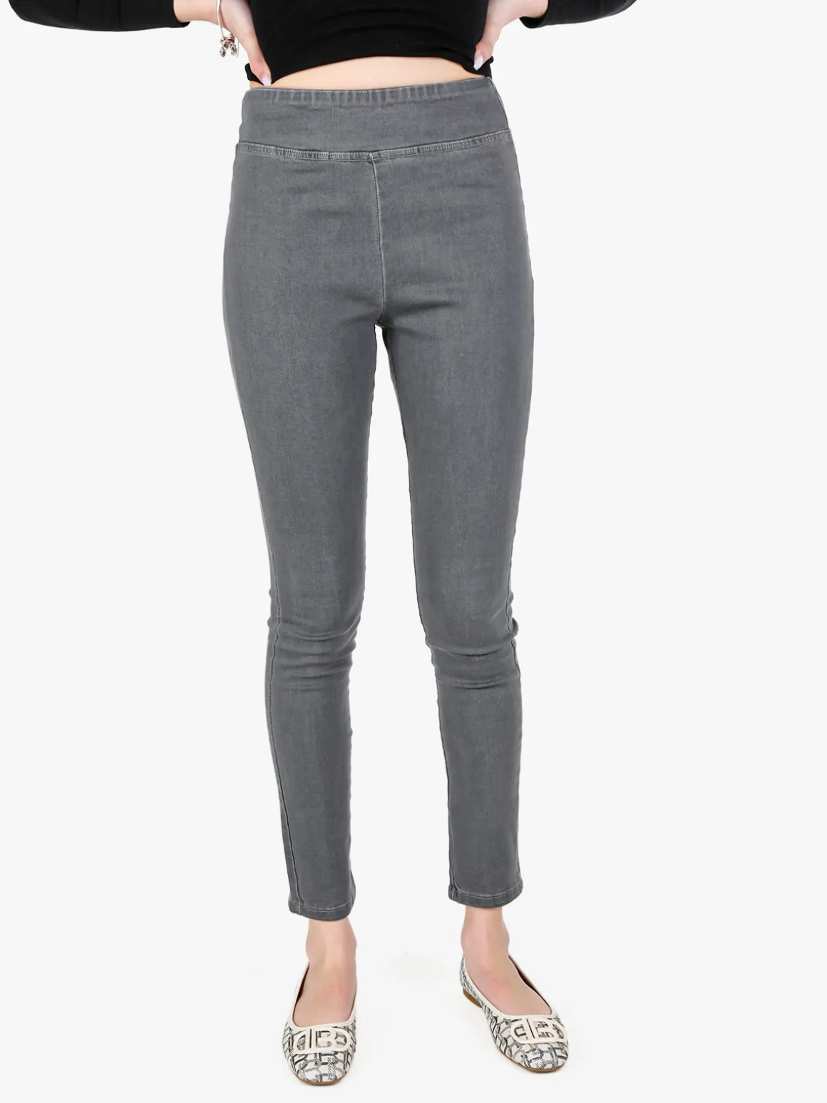 Gladys Jeggins in jeans donna