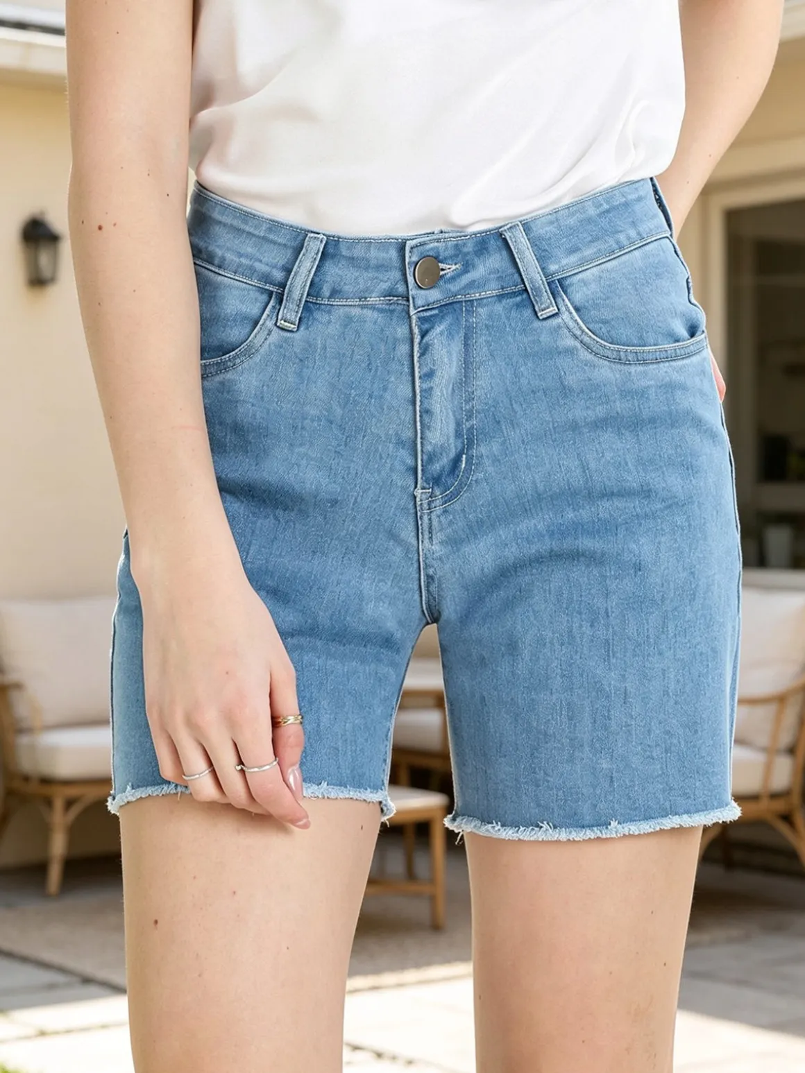 Gladys Shorts donna in jeans con finale sfrangiato