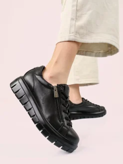 Igi&Co Sneakers donna in pelle con lacci e zip - nero