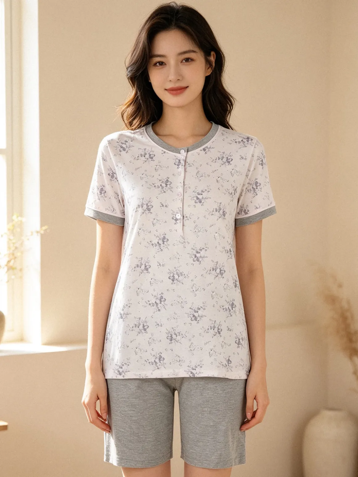 Infiore NUVOLA pigiama in cotone da donna con t-shirt floreale e shorts - grigio