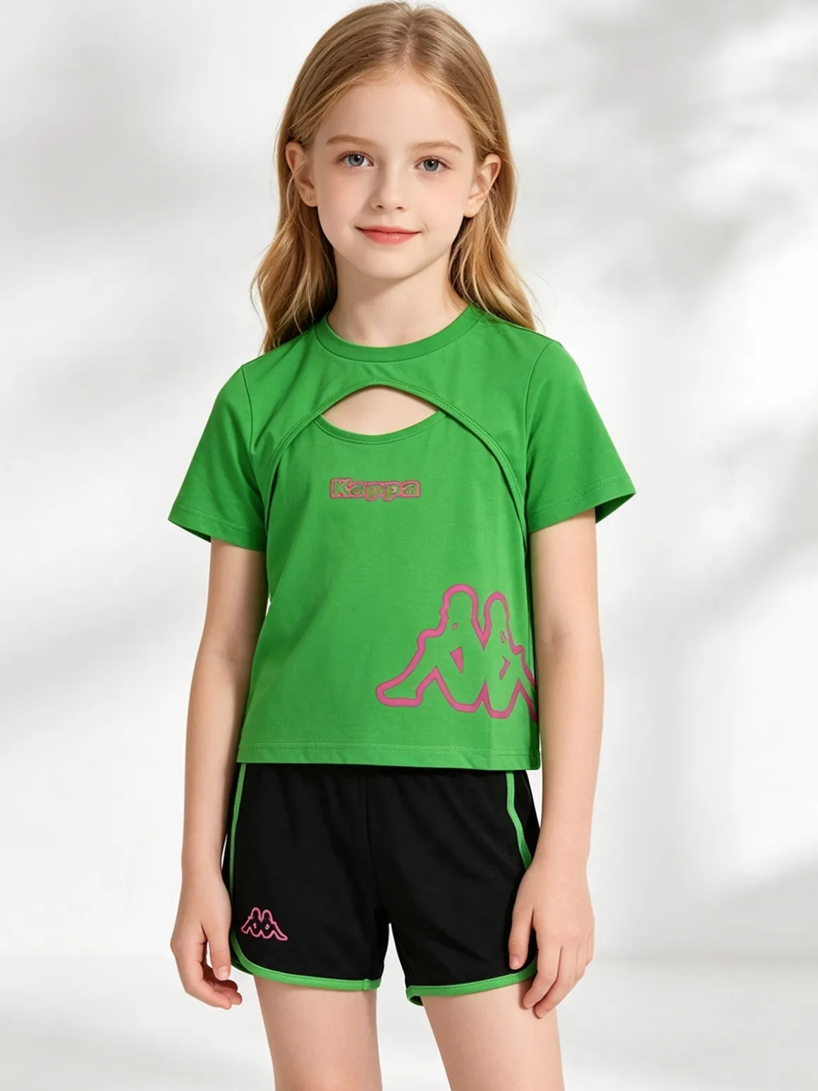 Kappa Completo corto 2 pezzi da ragazza con t-shirt e shorts - verde