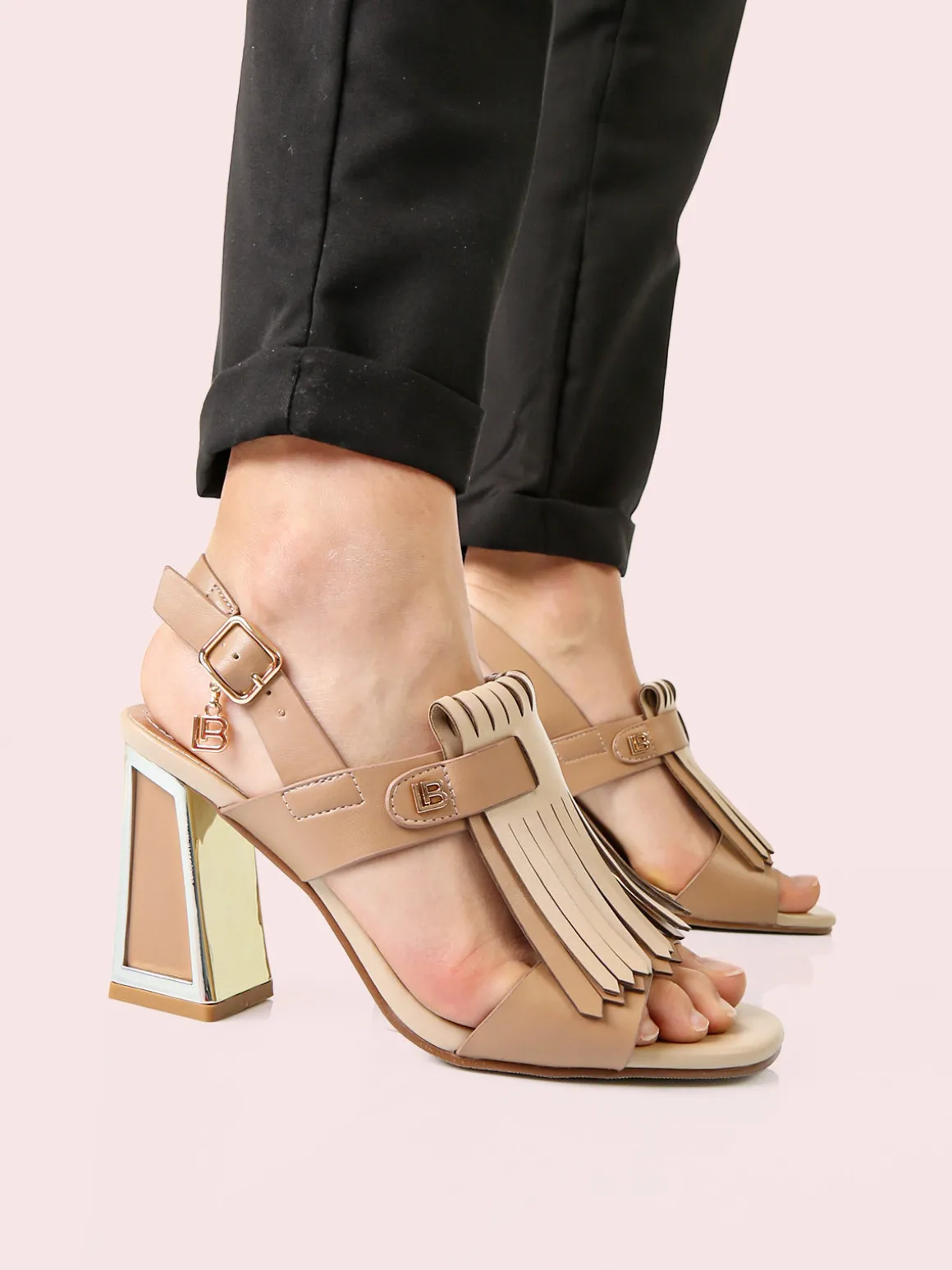 Laura Biagiotti Sandali donna con nappine e tacco a trapezio - sabbia