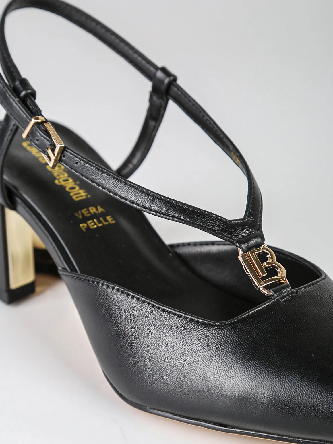 Laura Biagiotti Slingback donna a punta con tacco largo e cinturini a V - nero