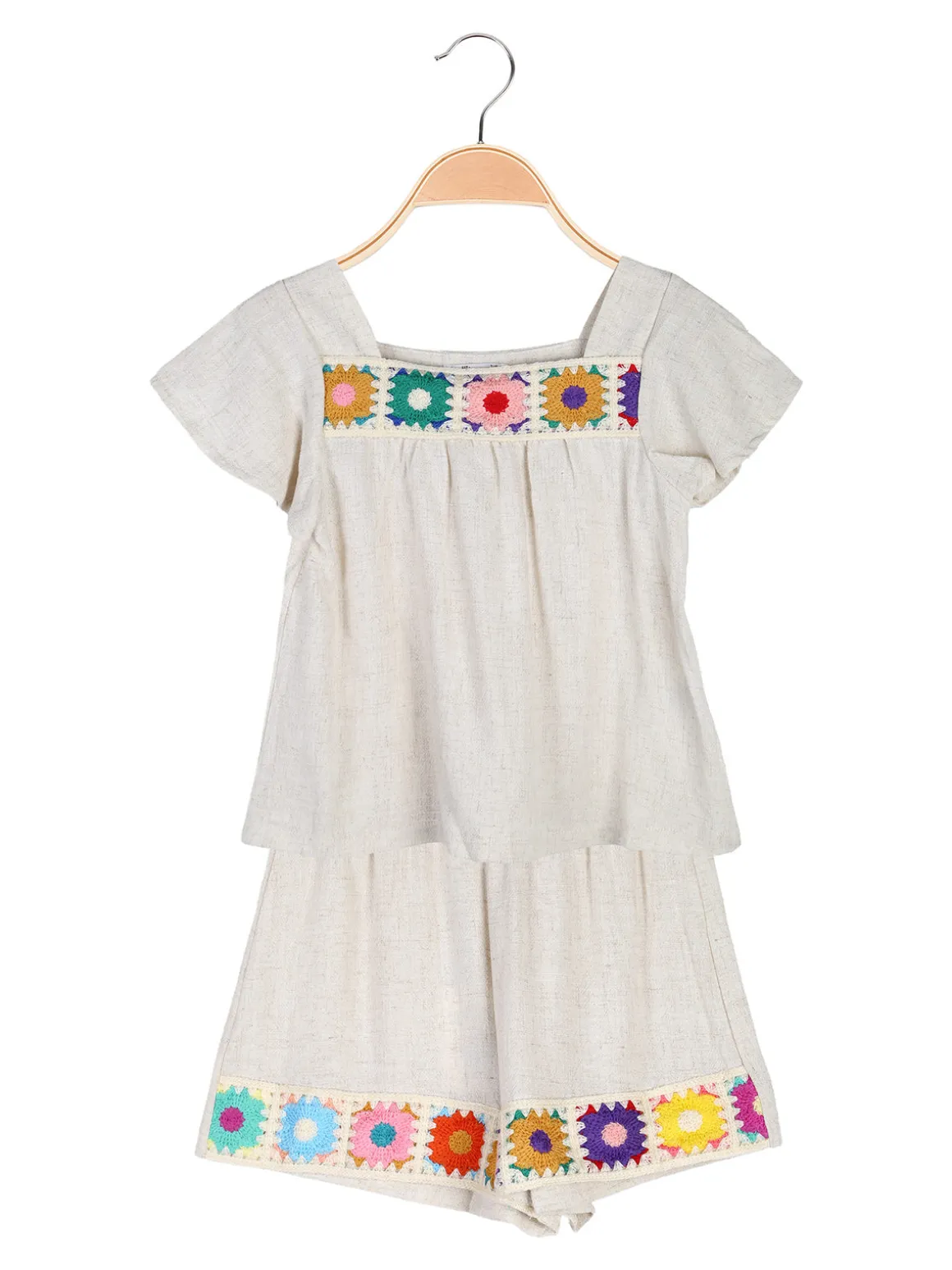 Lollitop Completo corto da bambina in misto cotone e lino con t-shirt e shorts ricamati - beige