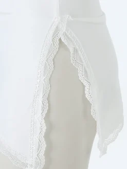 Lovery Top donna asimmetrico con scollo a fascia e bordo finale in pizzo - bianco