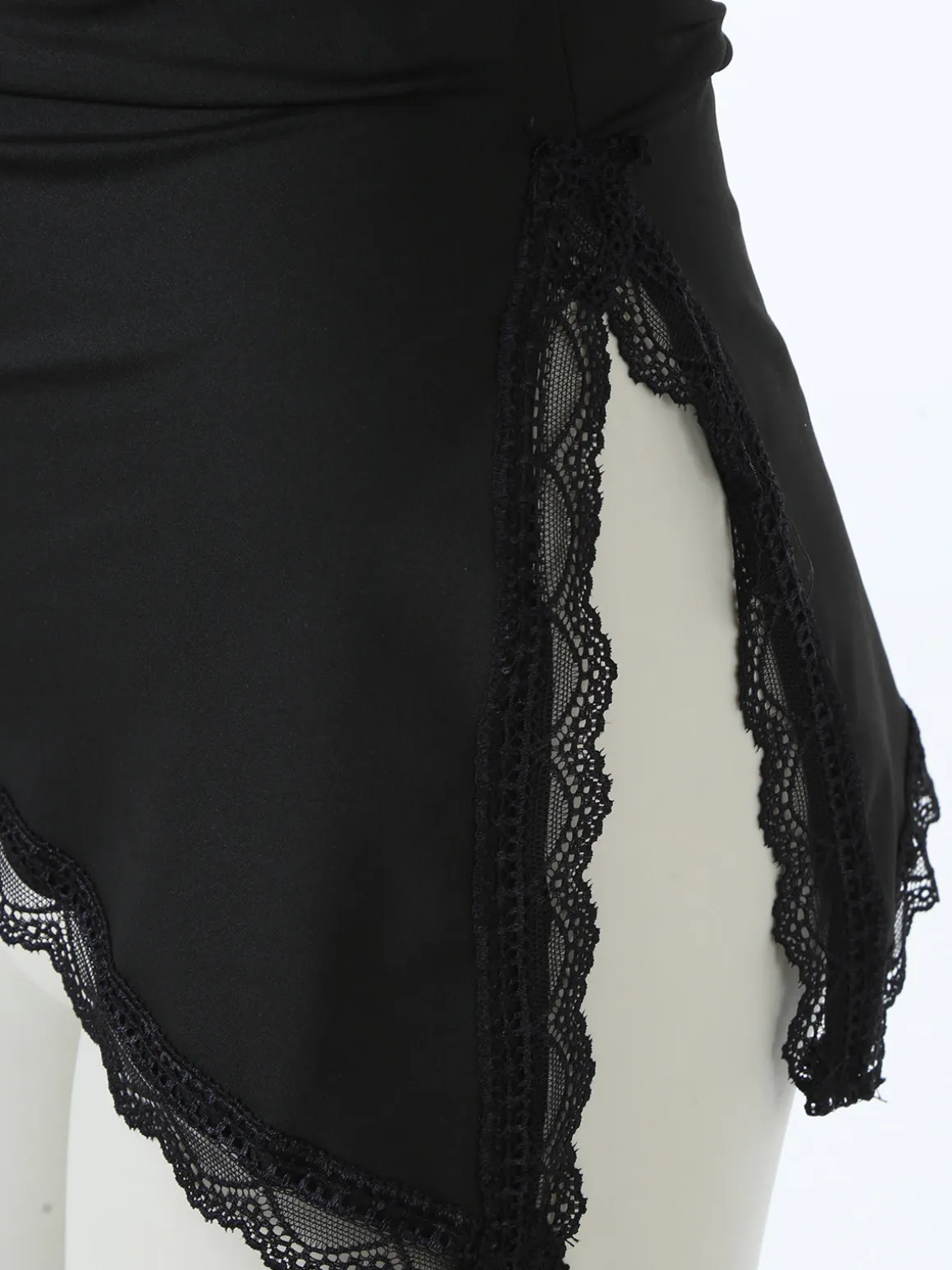 Lovery Top donna asimmetrico con scollo a fascia e bordo finale in pizzo - nero