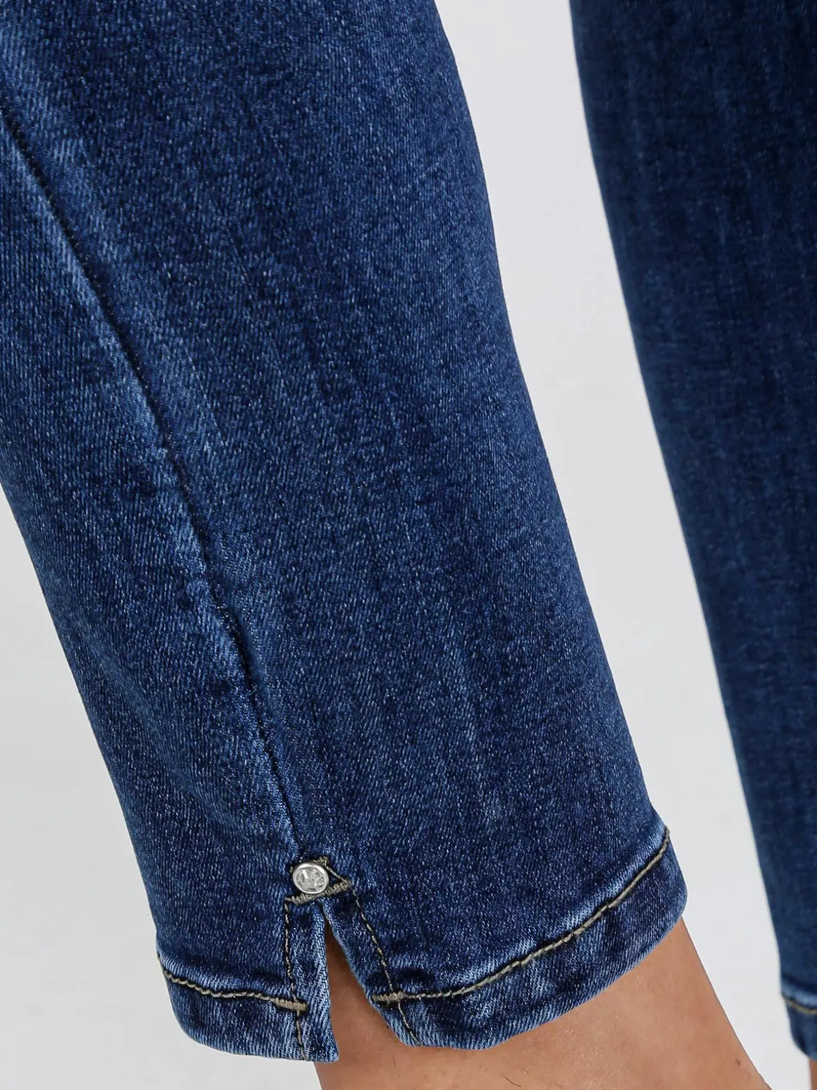 Max & Liu Jeans donna a sigaretta con punto luce sul finale - jeans