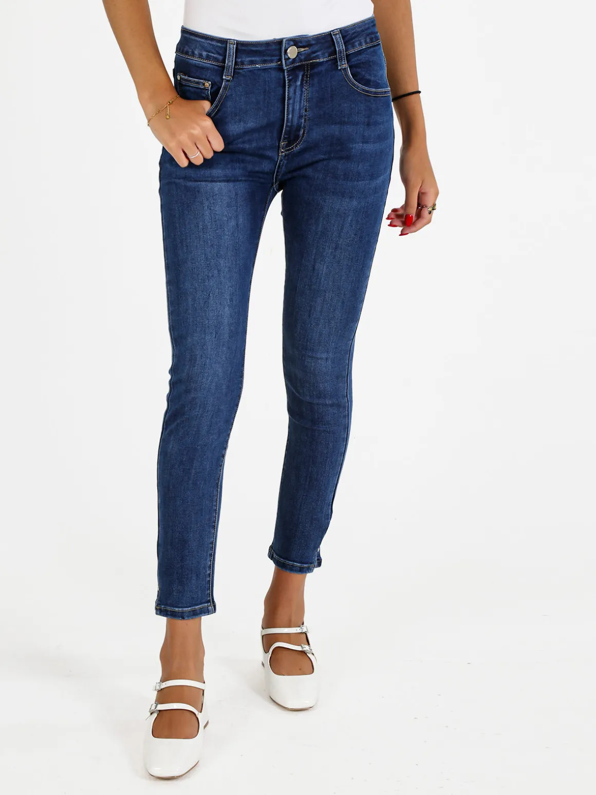 Max & Liu Jeans donna a sigaretta con punto luce sul finale - jeans
