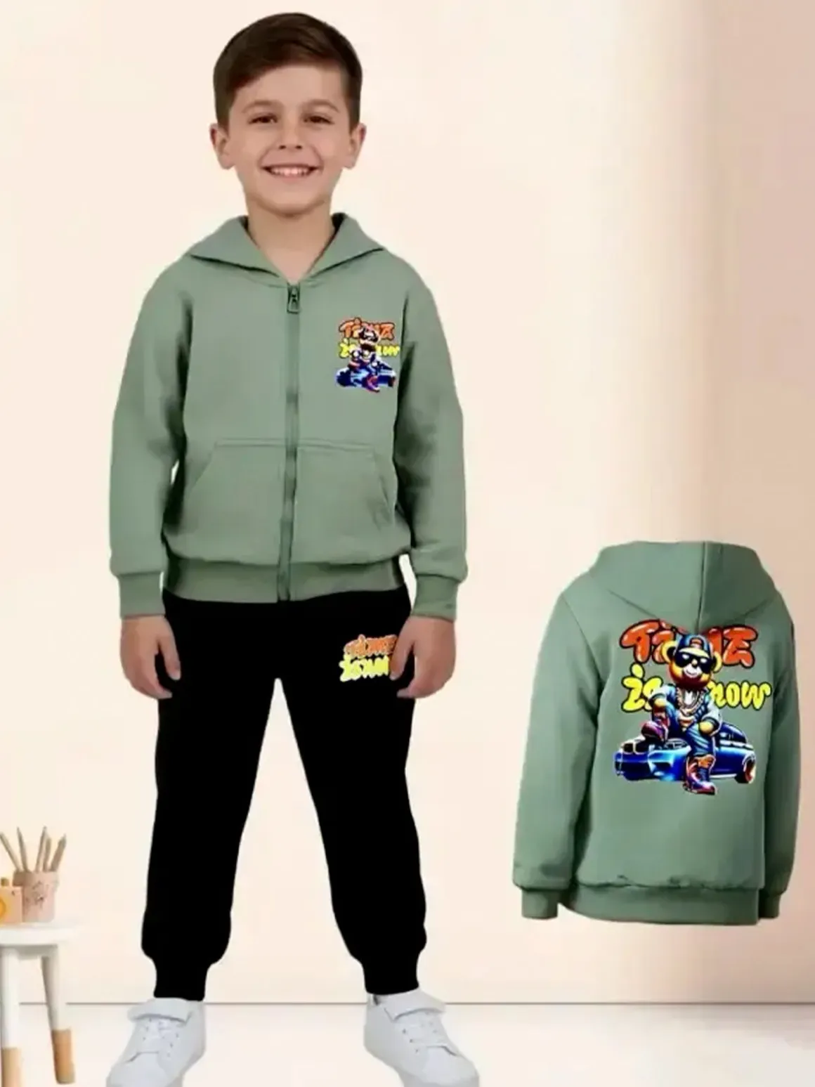 Mg Fashion Studio Completo tuta da bambino con cappuccio e zip e stampa davanti e dietro - verde