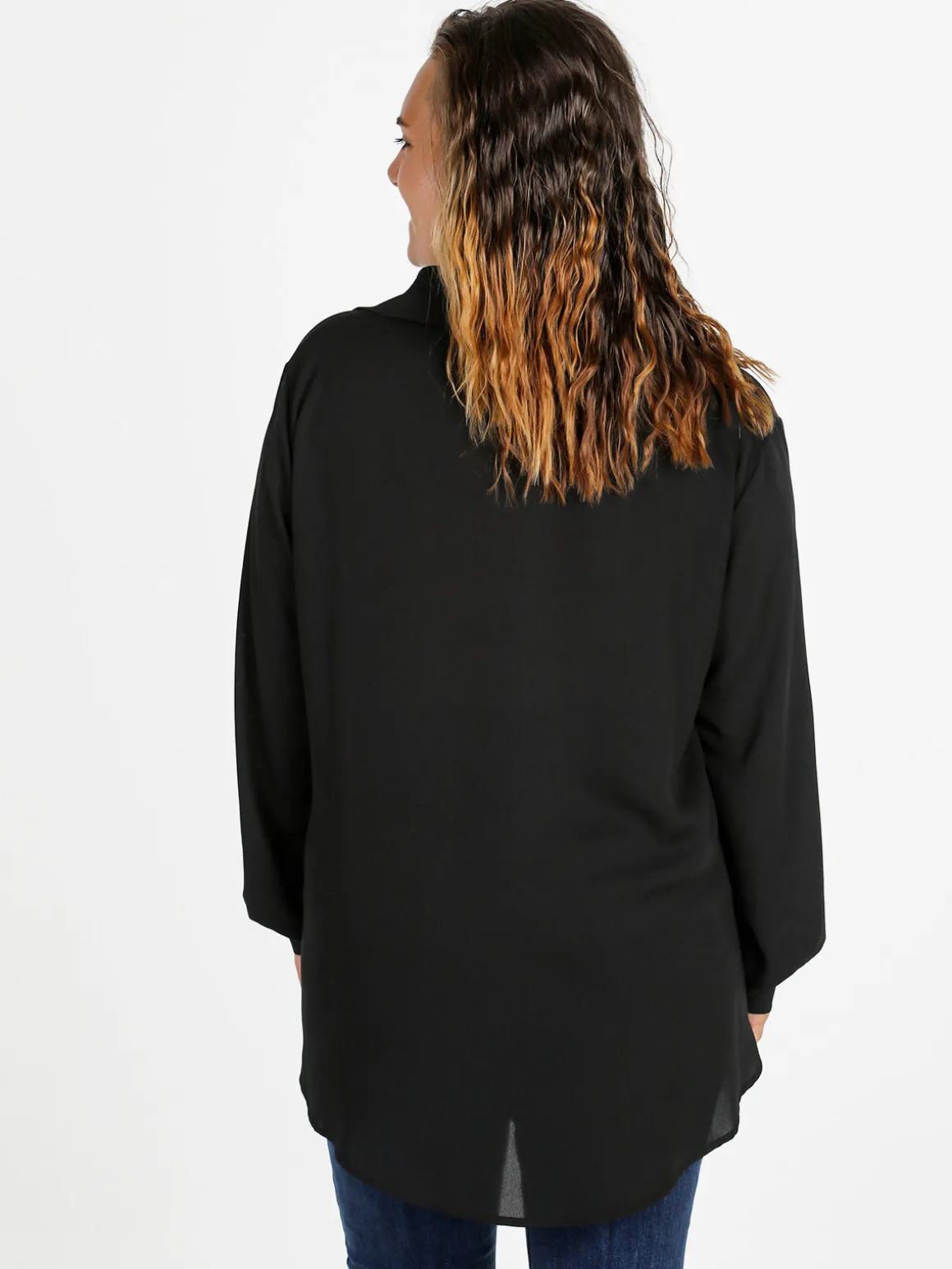 Miss E Co Camicia donna a maniche lunghe con scollo a V linea curvy - nero