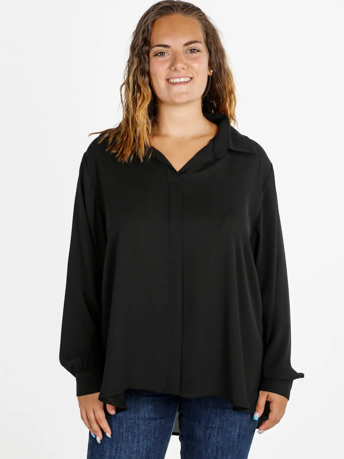 Miss E Co Camicia donna a maniche lunghe con scollo a V linea curvy - nero