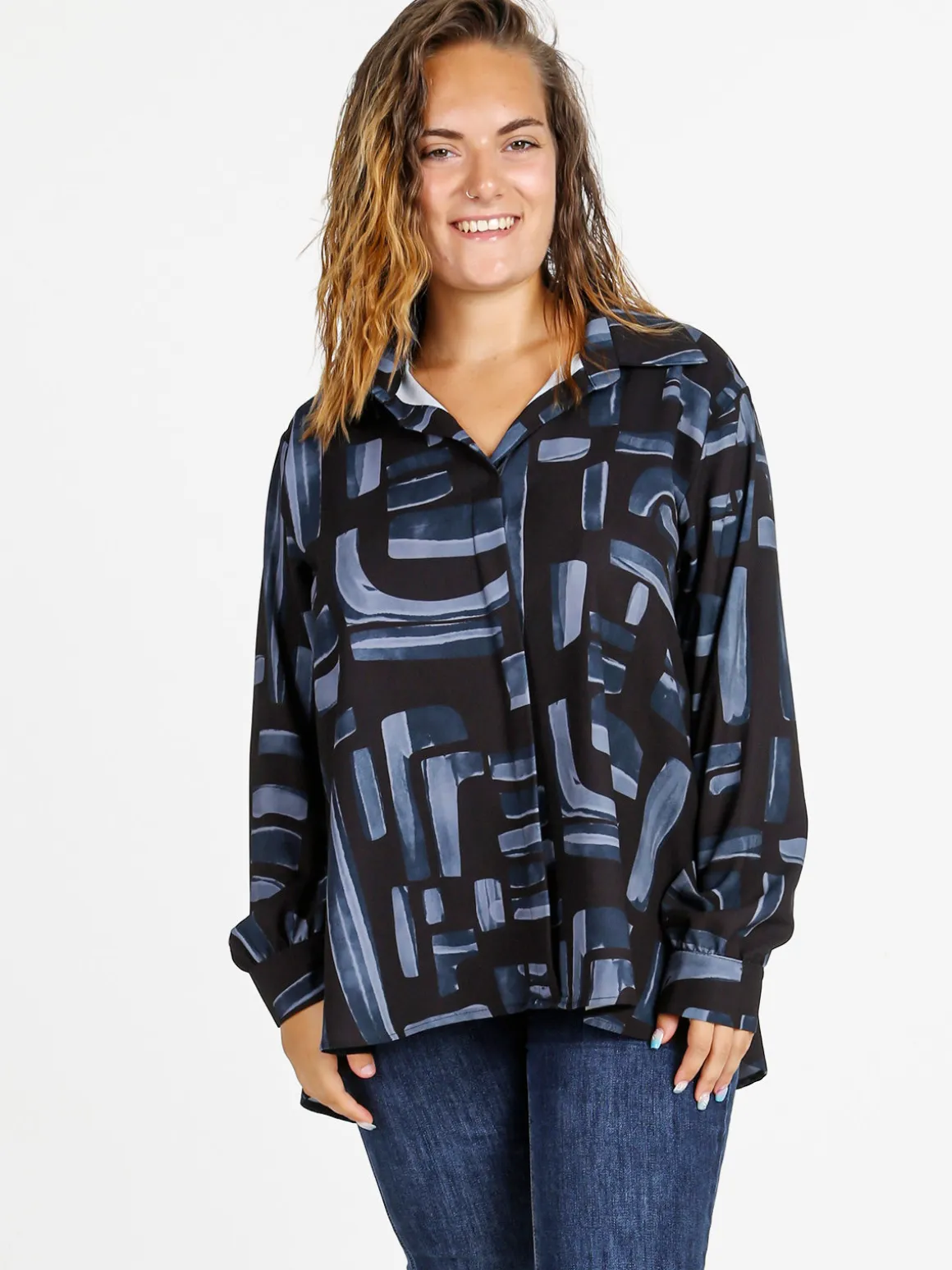 Miss E Co Camicia donna fantasia a maniche lunghe con scollo a V linea curvy - blu scuro
