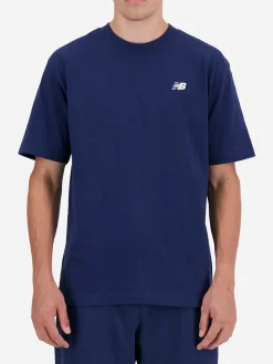 New Balance SPORT ESSENTIALS SMALL LOGO T-shirt da uomo a maniche corte in cotone - blu scuro
