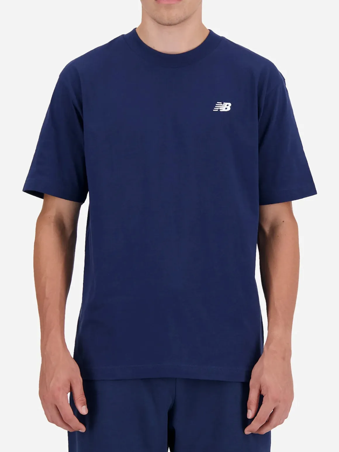 New Balance SPORT ESSENTIALS SMALL LOGO T-shirt da uomo a maniche corte in cotone - blu scuro