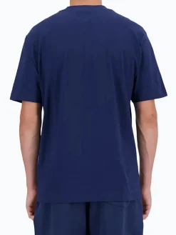 New Balance SPORT ESSENTIALS SMALL LOGO T-shirt da uomo a maniche corte in cotone - blu scuro
