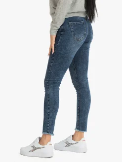 New Collection Jeans push up sfrangiato da donna