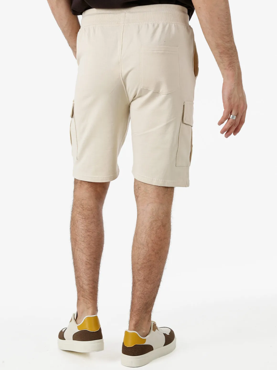 Rifle Bermuda da uomo in felpa con tasconi laterali - beige