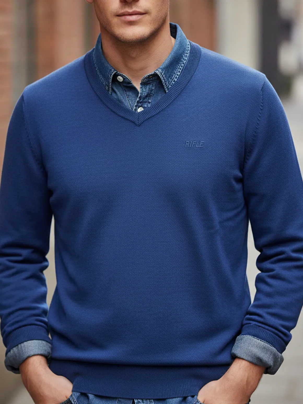 Rifle Pullover uomo scollo V in maglia misto lana - blu