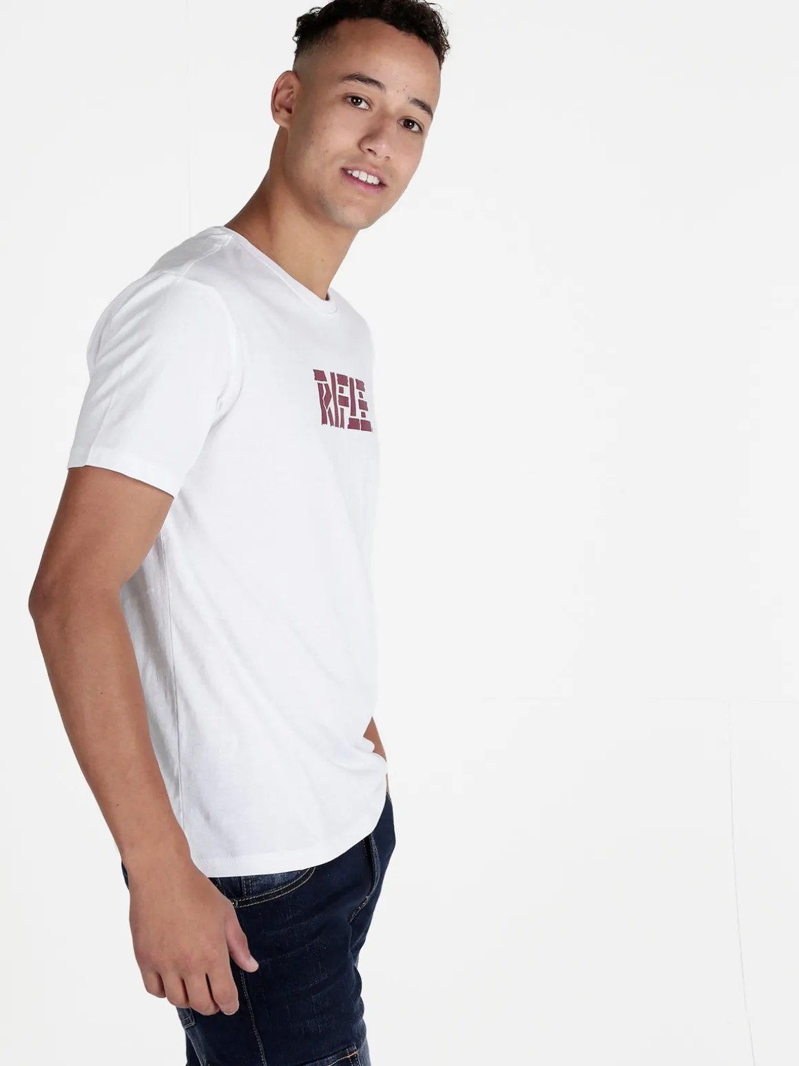 Rifle T-shirt girocollo in cotone con stampa scritta