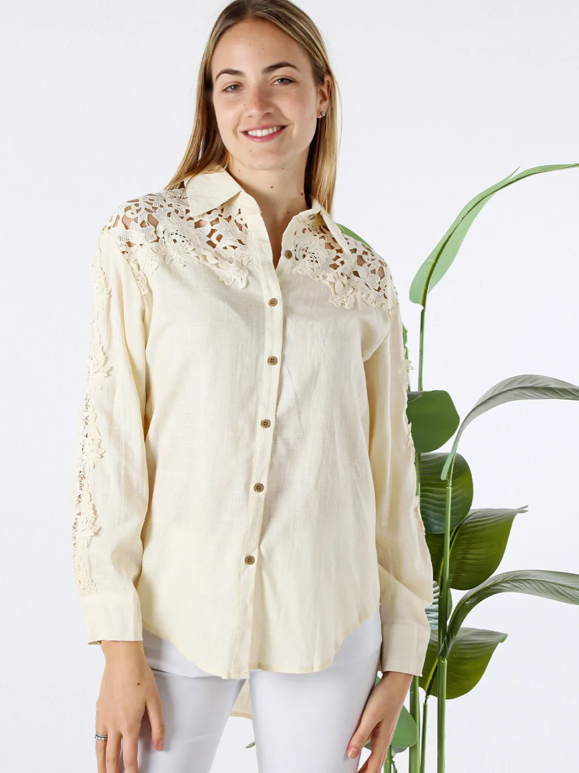 Rossamiss Camicia donna a maniche lunghe con dettagli in pizzo macramè - beige