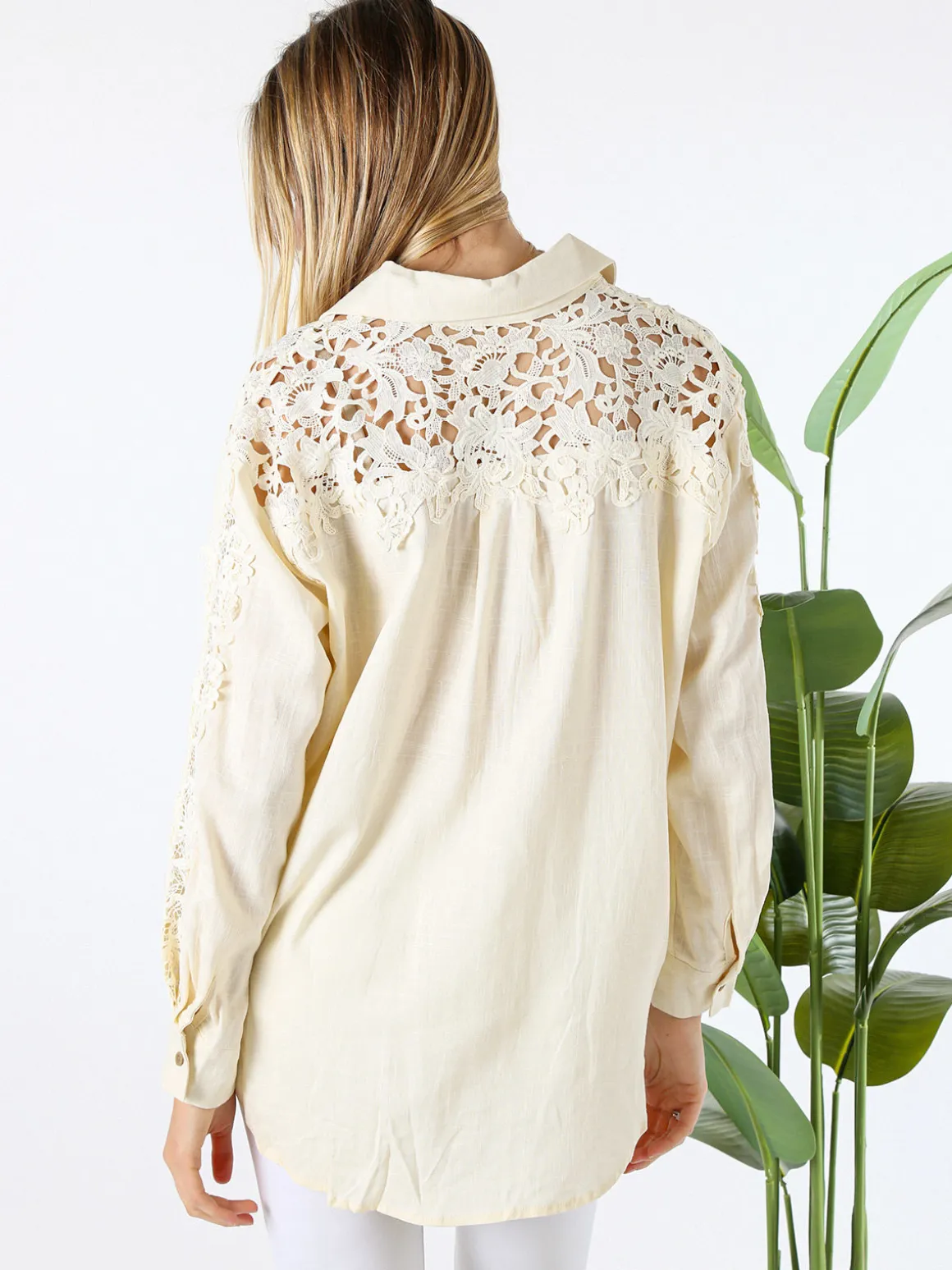 Rossamiss Camicia donna a maniche lunghe con dettagli in pizzo macramè - beige