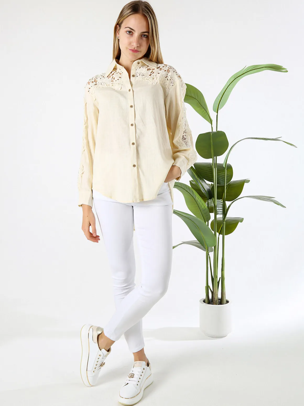 Rossamiss Camicia donna a maniche lunghe con dettagli in pizzo macramè - beige