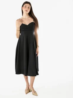 Solada Abito donna svasato con spalline sottili e coppe imbottite - nero