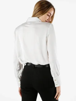 Solada Blusa donna con bottoni di perle e volant sullo scollo - bianco