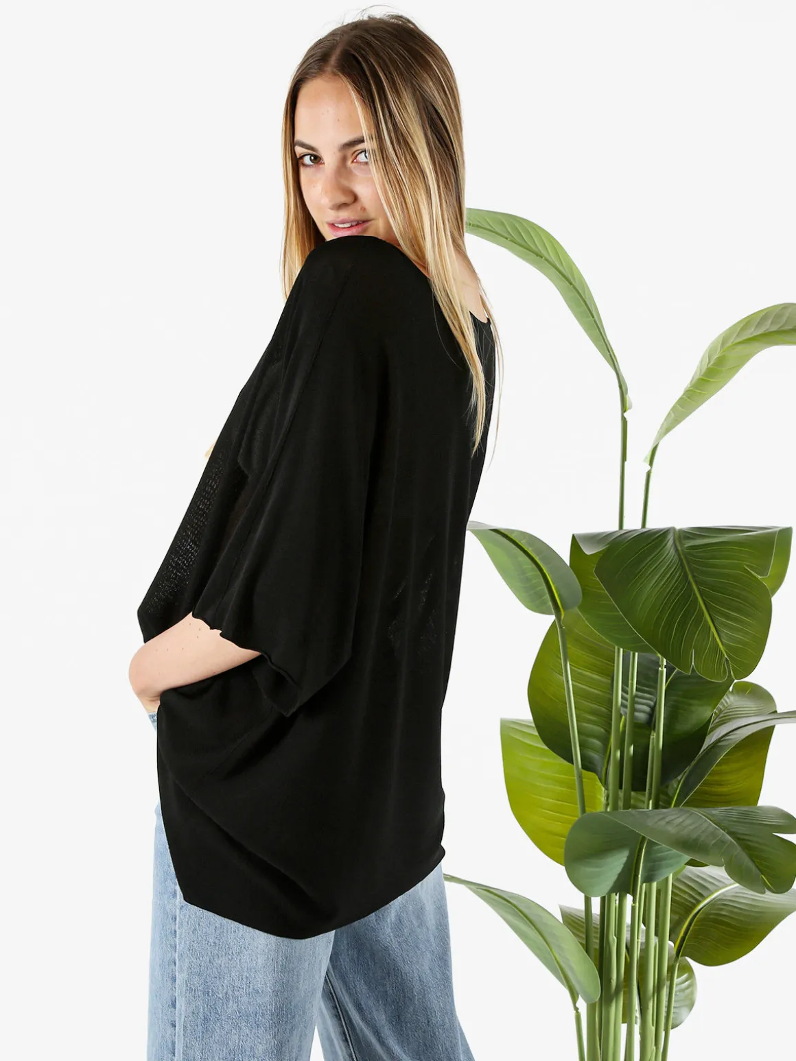 Solada Blusa donna in viscosa con maniche corte a pipistrello - nero