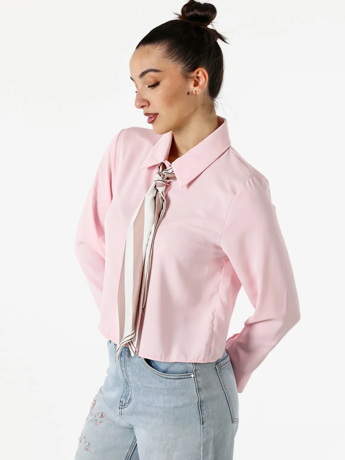 Solada Camicia crop da donna a maniche lunghe con cravattino a foulard - rosa