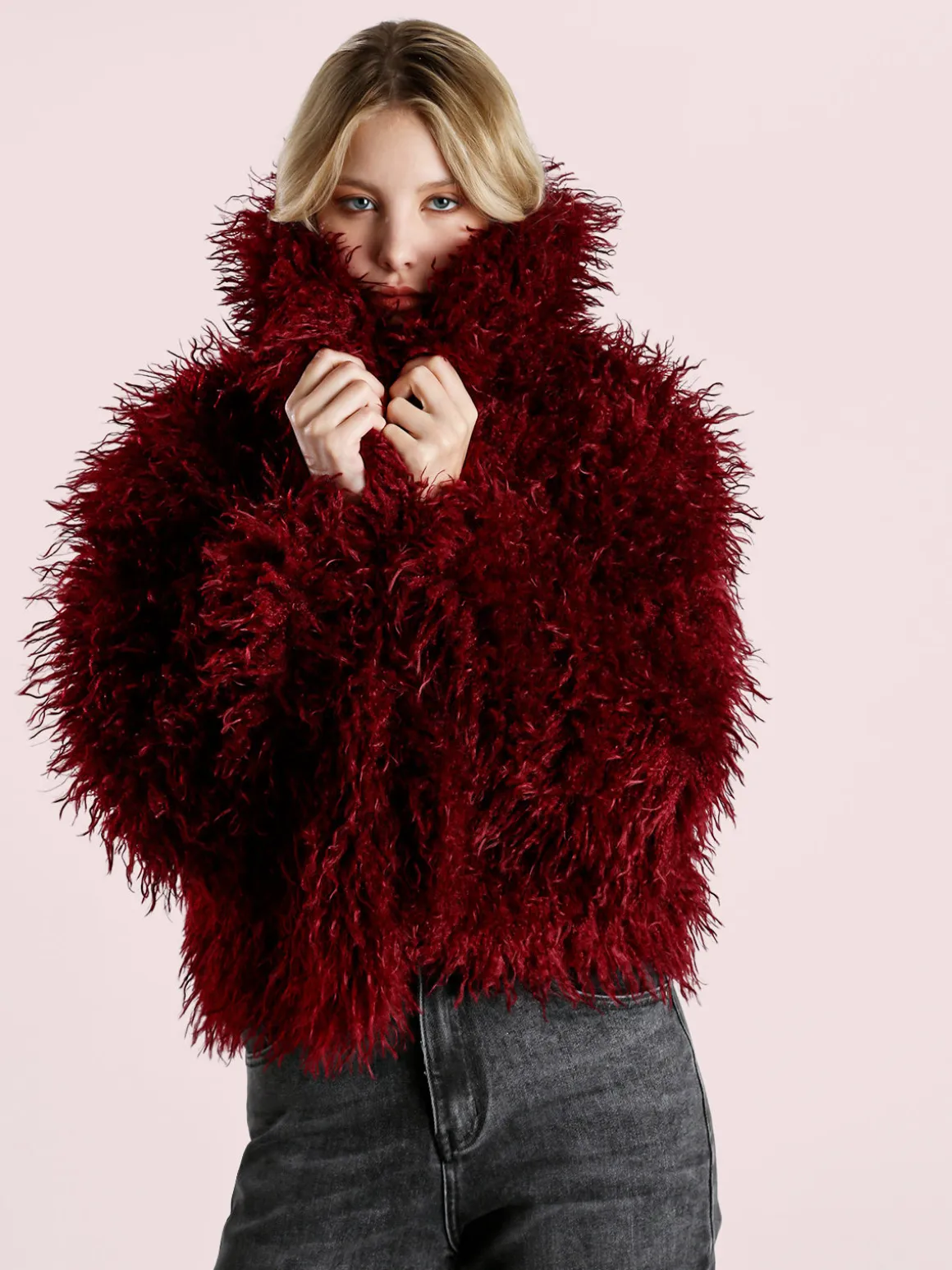 Solada Cappotto corto donna in ecopelliccia mongolia - bordeaux
