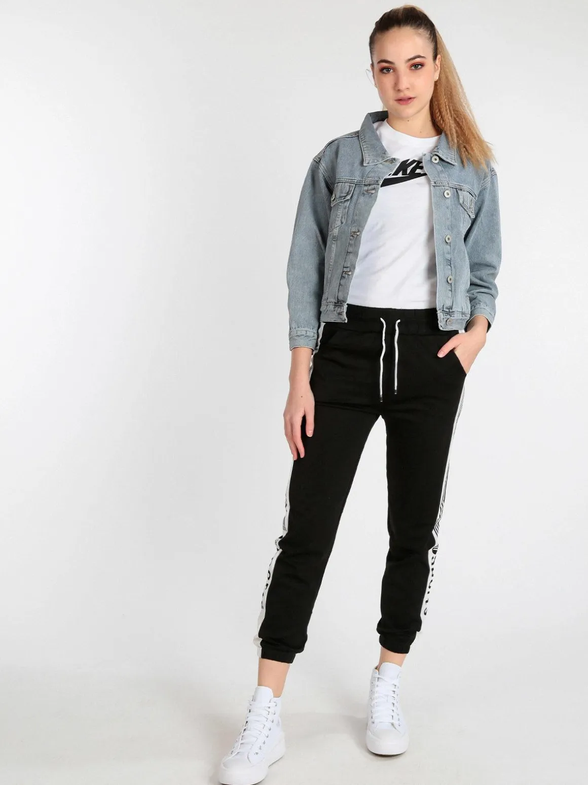 Solada Giacca in jeans donna con scritta dietro
