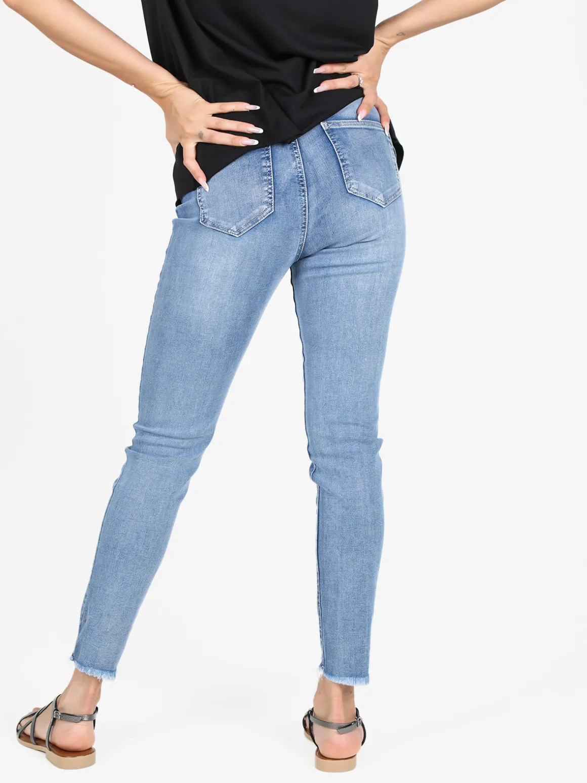 Solada Jeans donna slim fit con finale sfrangiato