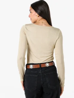 Solada Maglia donna a maniche lunghe con scollo a barchetta - beige