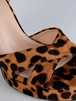 Solada Sandali con cinturino alla caviglia con stampa leopardata