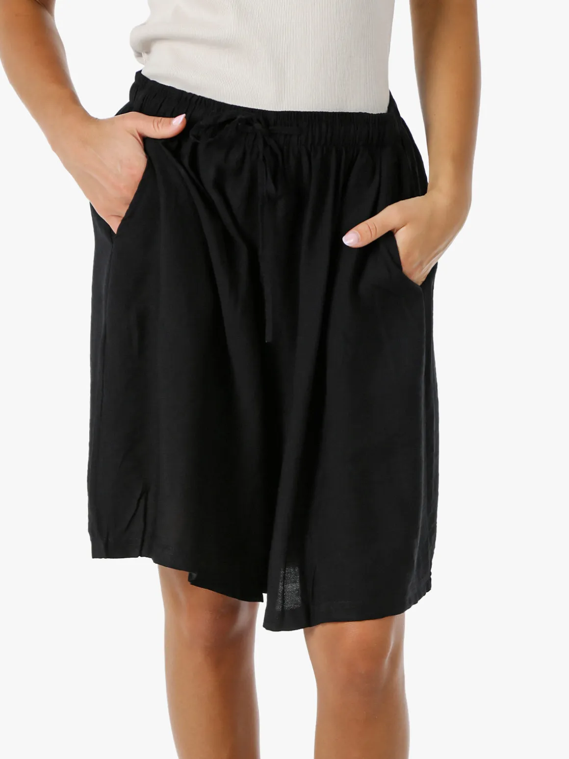 Solada Shorts donna a gamba larga con coulisse - nero
