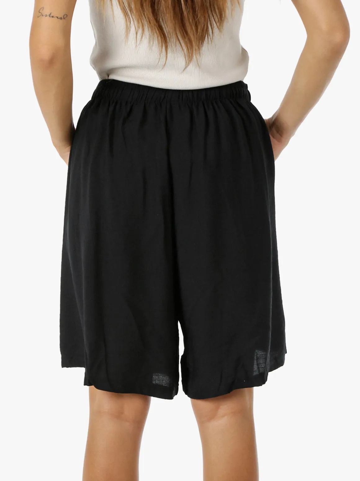 Solada Shorts donna a gamba larga con coulisse - nero