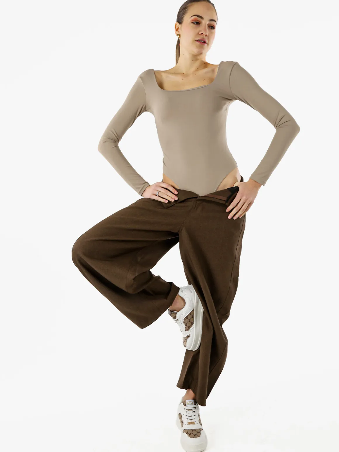 Solada Top body donna a maniche lunghe con scollo davanti e dietro - taupe