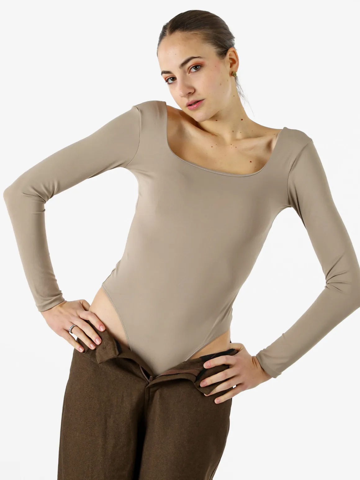 Solada Top body donna a maniche lunghe con scollo davanti e dietro - taupe