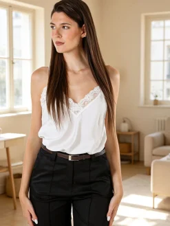 Solada Top donna effetto raso con scollo in pizzo e spalline strette - bianco